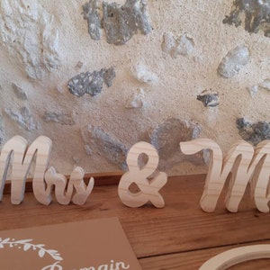 Mrs & Mr for your wedding, wooden table decoration. Made with a saw image 2