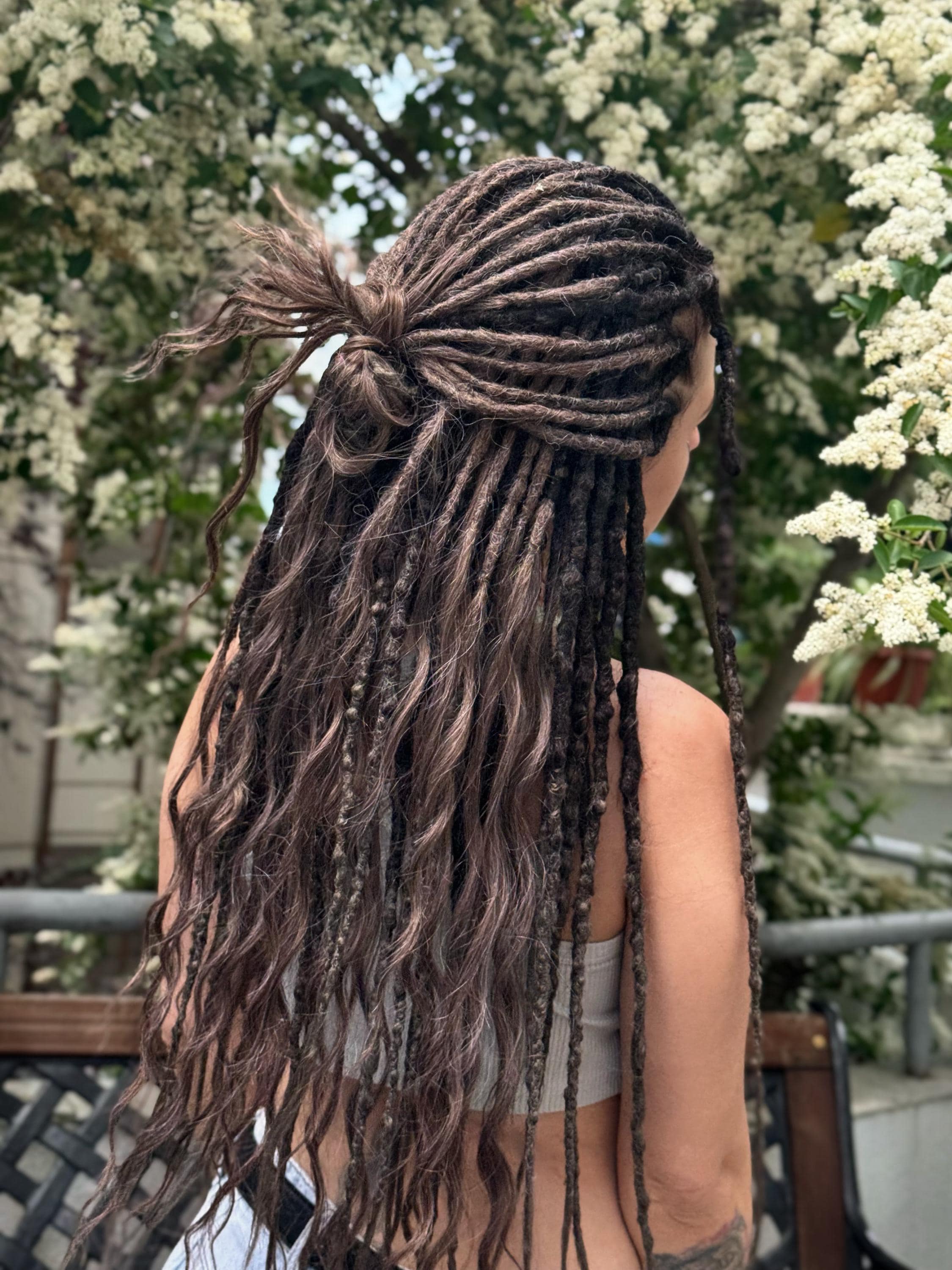 synthetic dreadlocks, Pandora set, brown, black and pinkish brown ombre dreads extensions with accessories, bohostyle, festival style, locs