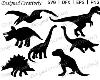 Puede incluir: Siluetas de cinco dinosaurios diferentes, incluyendo un Tyrannosaurus Rex, un Triceratops, un Stegosaurus, un Brachiosaurus y un Pterodactyl.