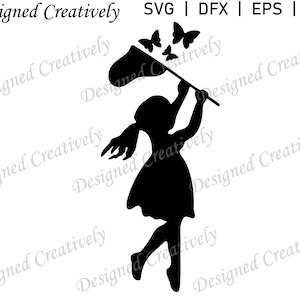 Ragazza Silhouette SVG, Farfalla SVG, Ragazza che insegue farfalle SVG, Farfalle volanti svg, Ragazza che gioca svg, Ragazza svg, Bambino svg, Bambini