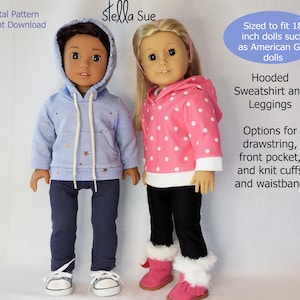 Op de afbeelding: Twee poppen van 45 cm dragen hoodies en leggings. De pop links draagt een blauwe hoodie met gouden sterren en donkerblauwe leggings. De pop rechts draagt een roze hoodie met witte stippen en zwarte leggings. De tekst "Stella Sue" is zichtbaar in de rechterbovenhoek van de afbeelding. De tekst "Formaat voor poppen van 45 cm zoals American Girl poppen" is zichtbaar in de rechterbovenhoek van de afbeelding. De tekst "Hoodie en leggings" is zichtbaar in de rechterbovenhoek van de afbeelding. De tekst "Opties voor trekkoord, voorzak, gebreide manchetten en tailleband" is zichtbaar in de rechterbovenhoek van de afbeelding.