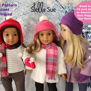 Puede incluir: Tres muñecas de 45 cm que llevan accesorios de invierno. Las muñecas llevan un gorro rojo con un pompón blanco, un gorro rosa con un pompón blanco y un gorro morado. Las muñecas también llevan bufandas y guantes. El texto de la imagen dice "Patrón digital Descarga instantánea" y "Tamaño adecuado para muñecas de 45-48 cm como American Girl, Gotz Happy Kidz, Our Generation" y "Accesorios de invierno El patrón incluye 2 gorros, guantes y una bufanda con flecos".