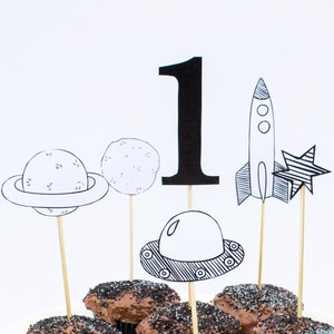 Outer Space Cupcake Toppers, Space Man, Rocket Ship, Planets, Space ship, Astronaut, Moon, Star, Monochrome, Boys, Girls, Black, White