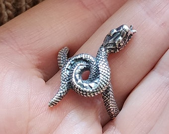 Vintage sterling silver 925 oxidized snake serpent ring. Size 12 us.