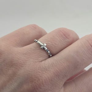 Vintage 925 Sterling Silver Rosenkransring med Kors Oxiderat Fint Religiöst Band Små Storlekar Lillfingerring för Kvinnor Kristna Smycken