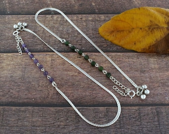Tobillera de plata de ley con cuentas de piedras semipreciosas, joyería artesanal para el pie.