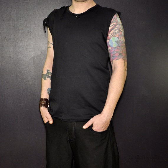 Camiseta sin mangas g tica negra con anillo en D camisa sin