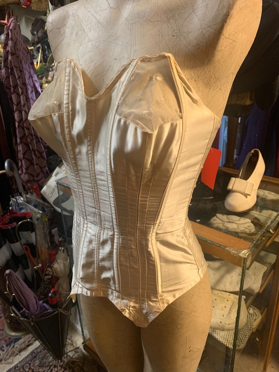 Sensual shapewear! Corset of the 1950s in ivory