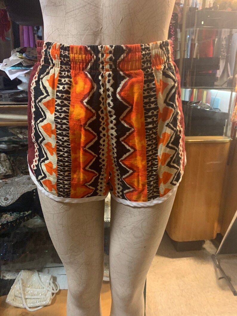 Cute Iil 1960s tiki style swim trunks!