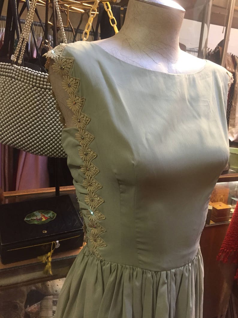 celery green dress of the 1950s featuring daisy Etsy