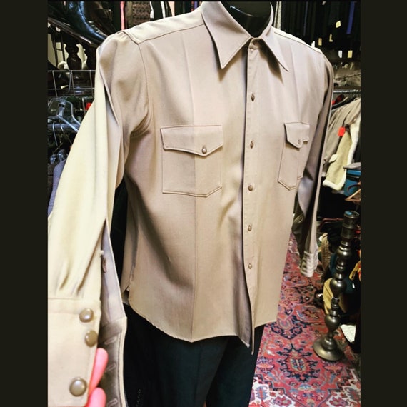 Extra fabulous sportswear tan shirt of the 1930s b