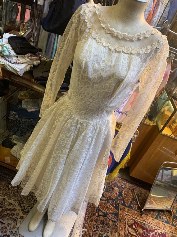 Fun and fluffy 1950s bridal gown