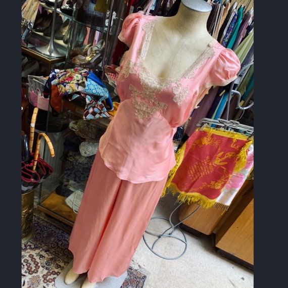 Luxurious 1930s silk satin pajama set in peach! La