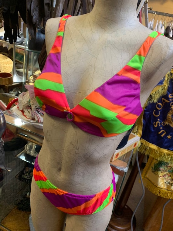 Very awesome 1990s Jantzen bikini bathing suit