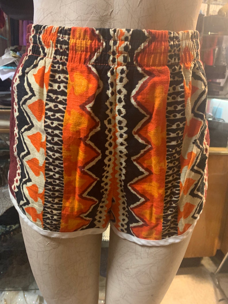 Cute Iil 1960s tiki style swim trunks!