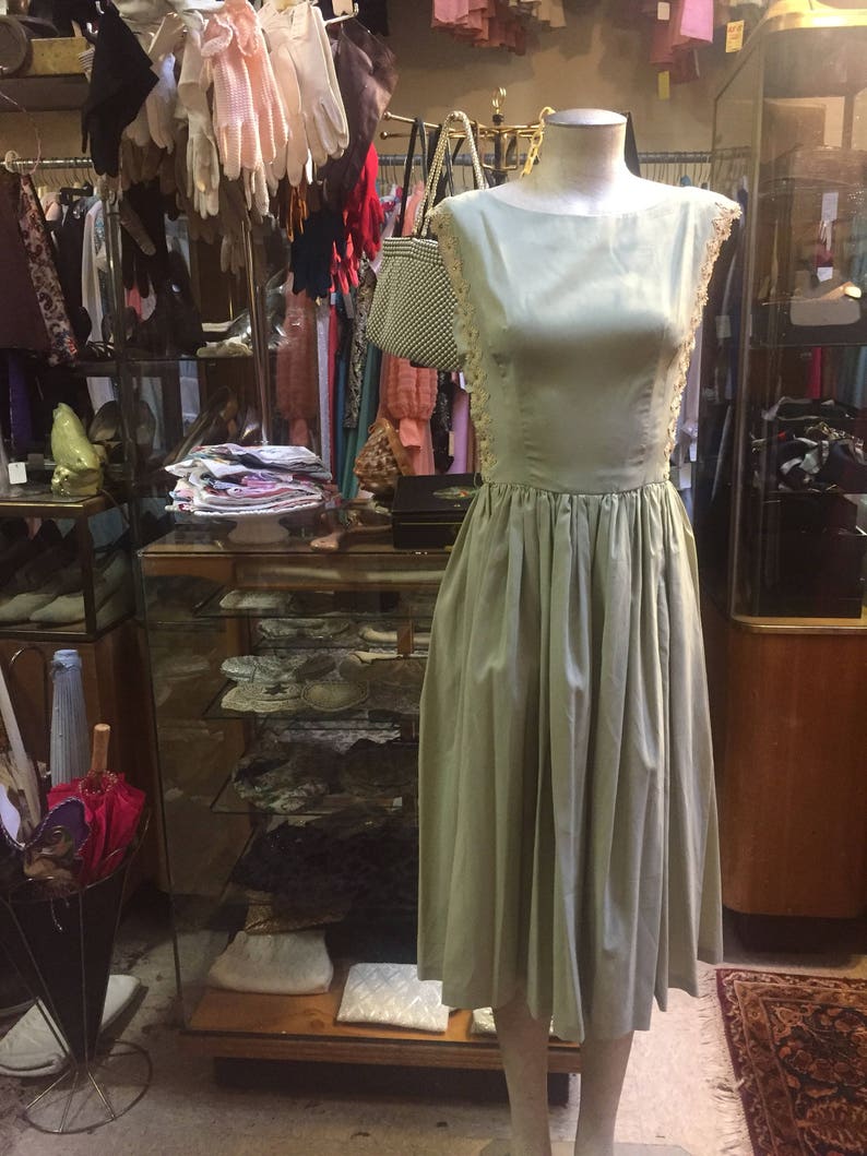 celery green dress of the 1950s featuring daisy Etsy