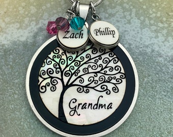 Grandma Necklace, Gift for Grandma, Grandmother Necklace, Grandma Necklace Personalized, Grandma Necklace Mothers day, Mother of Pearl Shell