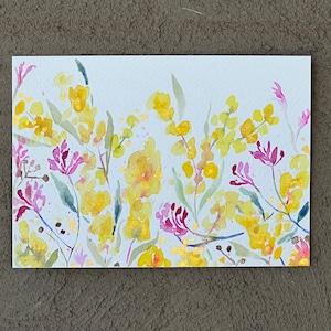 Carte postale australienne originale peinte à la main, patte de kangourou et peinture d'acacia doré, souvenir d'Australiana, gif carte floral aquarelle abstraite