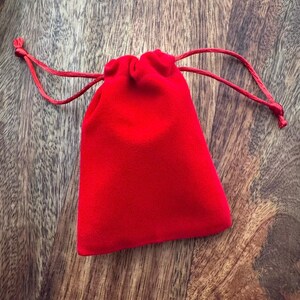 Pizza Keyring / Foodie Keyring / Pizza Slice Keychain / Personalised Pizza RED VELVET BAG (+£1)