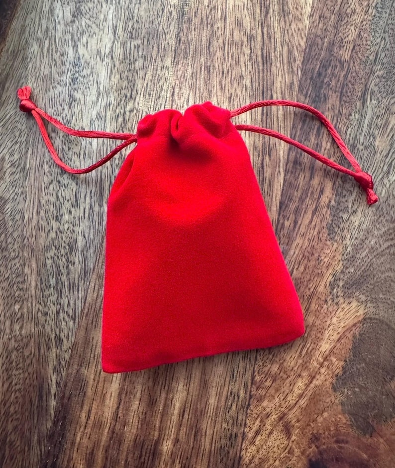 Pizza Keyring / Foodie Keyring / Pizza Slice Keychain / Personalised Pizza RED VELVET BAG (+£1)