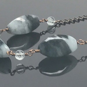 Lange grüne Jade und blauer Topas Antike Messing Halskette, Gesundheit, Fülle, Verbesserung des Geistes und der Kommunikation, Kristall Heilung Halskette