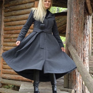 Cappotto lungo grigio con cappuccio in lana - Cappotto maxi con cintura, stile principessa, orlo svasato, monopetto, tasche