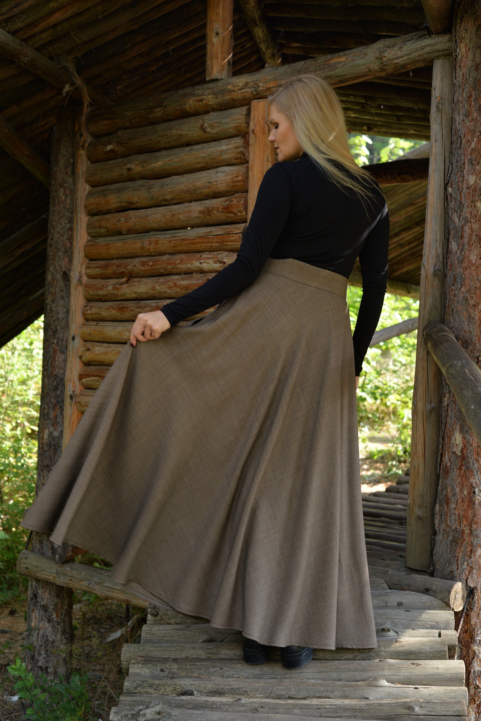 Women's Elegant Long Skirts in Linen Fabrics with Natural Color, Elastic  Back Waist, Coconut Buttons Down Front Centre - China Long Linen Elegant  Skirts and Fashion Clothing price | Made-in-China.com