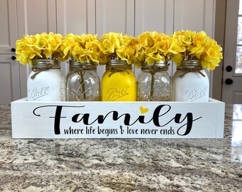 Centro de mesa con tarro de cristal pintado: decoración rústica de mesa de granja