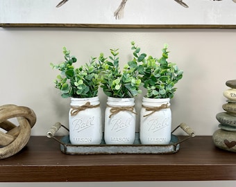 Centro de mesa rústico con tarro de cristal: bandeja de metal galvanizado, decoración rústica