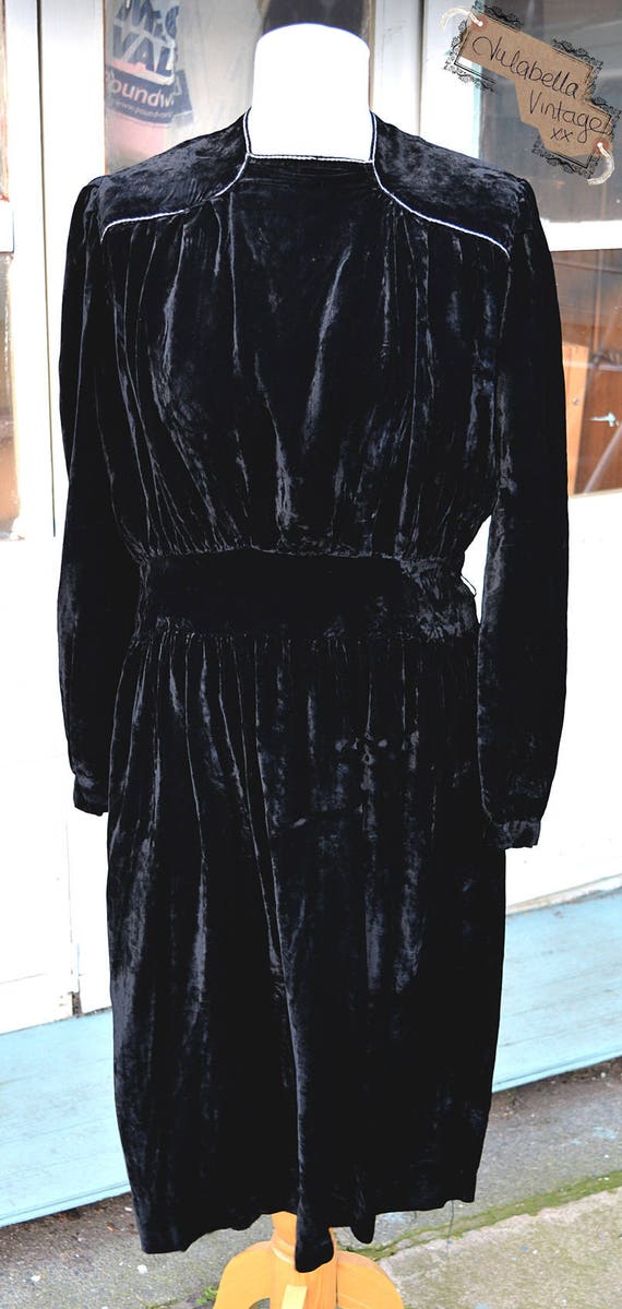 SALE Sumptuous Vintage Black Velvet Dress - late 3