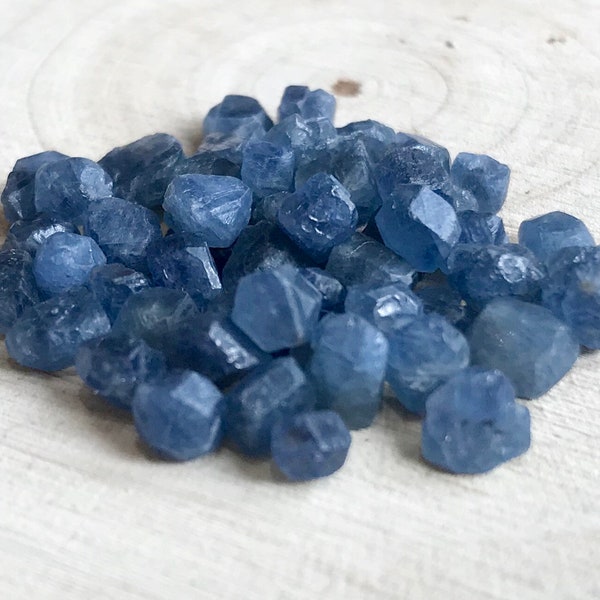 Raw sapphire (100 pcs), natural rough sapphire crystals, small sapphire pieces, September birthstone, natural raw crystals, small sapphire