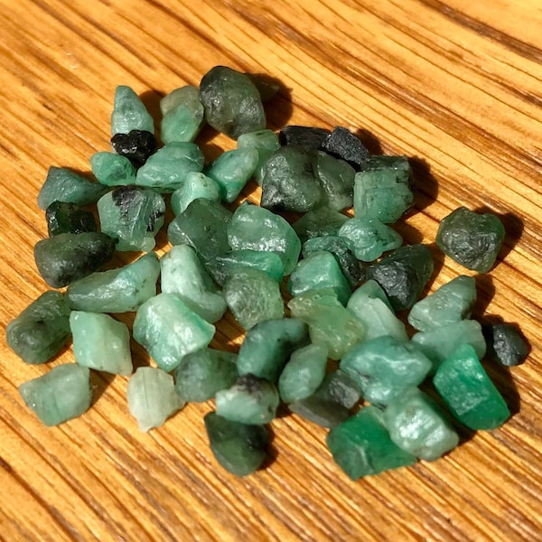 Raw emerald (100 pcs), 3-5mm natural rough emerald, emerald crystals, natural gemstone crystals, tiny raw emerald pieces, emerald chips