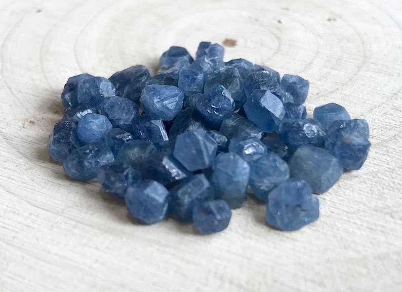 Raw sapphire 100 pcs, natural rough sapphire crystals, small sapphire pieces, September birthstone, natural raw crystals, small sapphire image 1