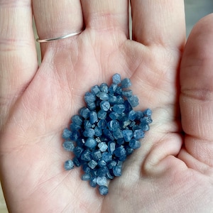 Raw sapphire 100 pcs, natural rough sapphire crystals, small sapphire pieces, September birthstone, natural raw crystals, small sapphire image 4