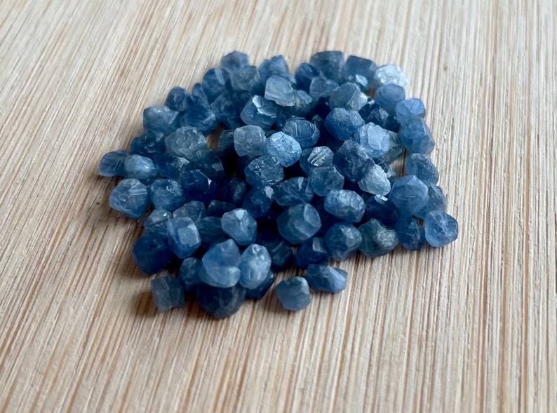 Raw sapphire 100 pcs, natural rough sapphire crystals, small sapphire pieces, September birthstone, natural raw crystals, small sapphire image 5