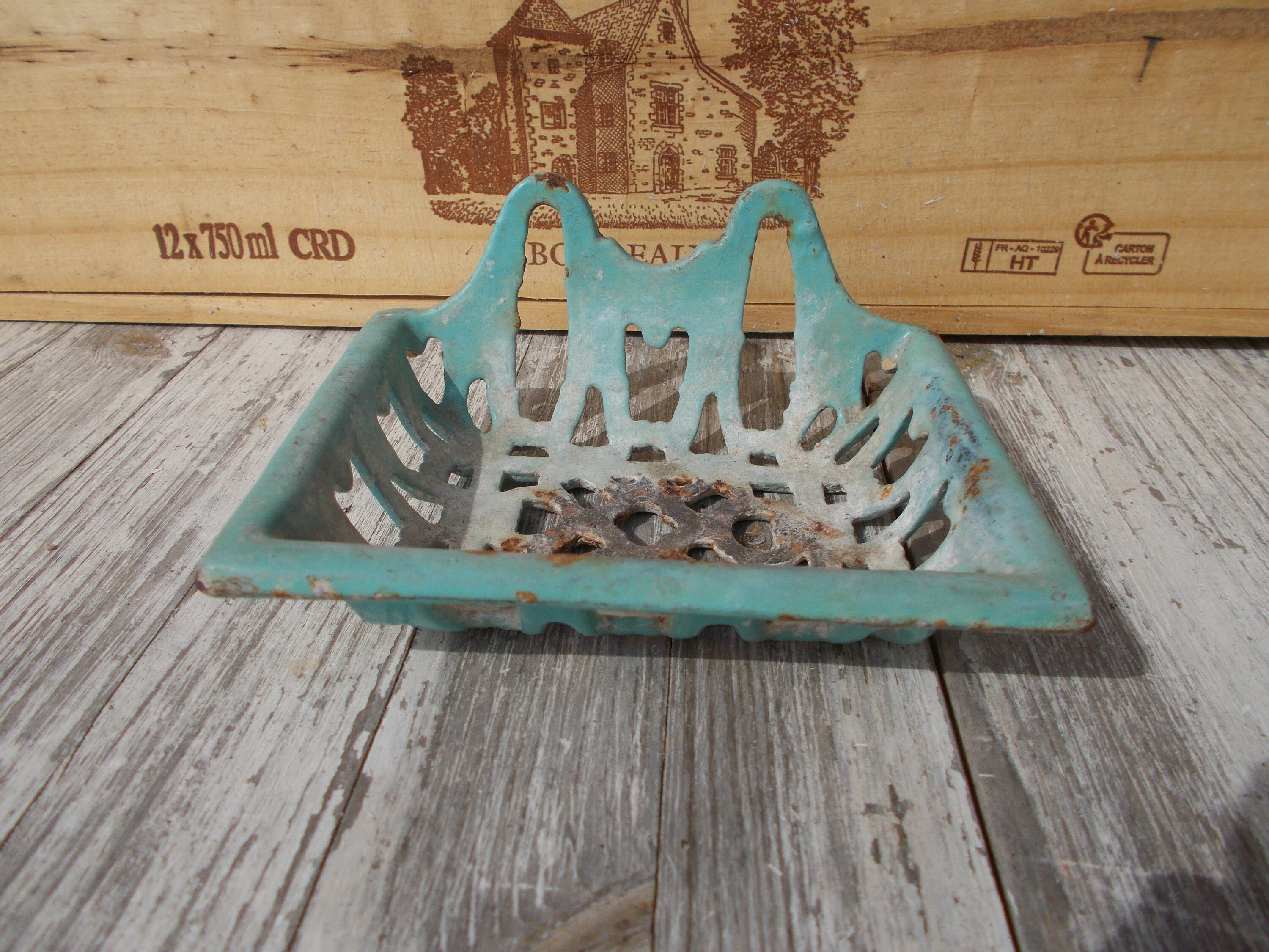 Français Savon en Fer Émaillé Vintage