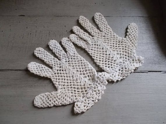 Authentic Vintage Fine French Lace Child's gloves - image 4