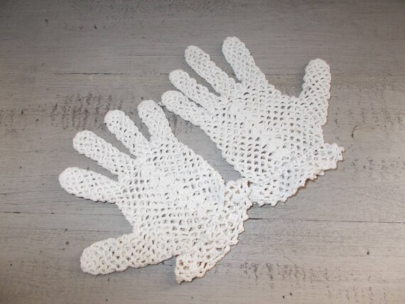 Authentic Vintage Fine French Lace Child's gloves - image 5