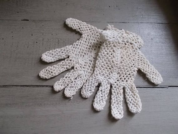 Authentic Vintage Fine French Lace Child's gloves - image 1