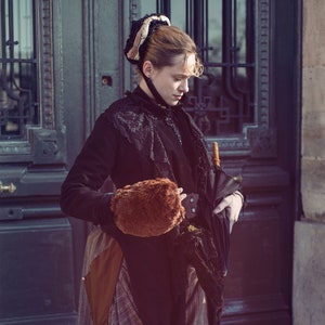 Coat in woolen cloth and velvet /TO ORDER/Victorian coat/1880s wrap/1880s coat/Vicorian coat