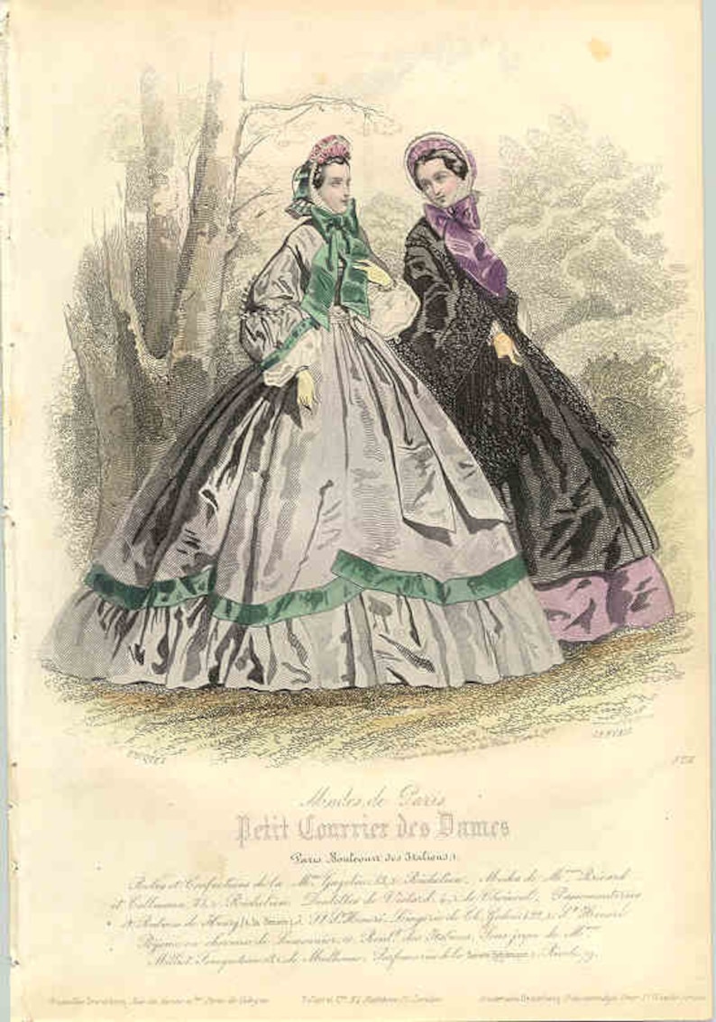 May include: Two women in 19th-century fashion stand in a wooded area. The woman on the left wears a light purple dress with a green sash and a white bonnet. The woman on the right wears a black dress with a purple sash and a black bonnet. The image is from a fashion magazine called "Petit Courrier des Dames".