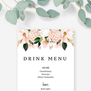 Menu de bebidas, placa de bar de casamento, placa de menu de bar, placa de bebida exclusiva, bebidas dele e dela, blush floral, flores de hortênsia - IMPRESSÃO DIGITAL