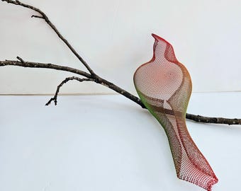 Escultura de pássaro em tela de arame, vermelha, verde e amarela, presente para amantes de pássaros