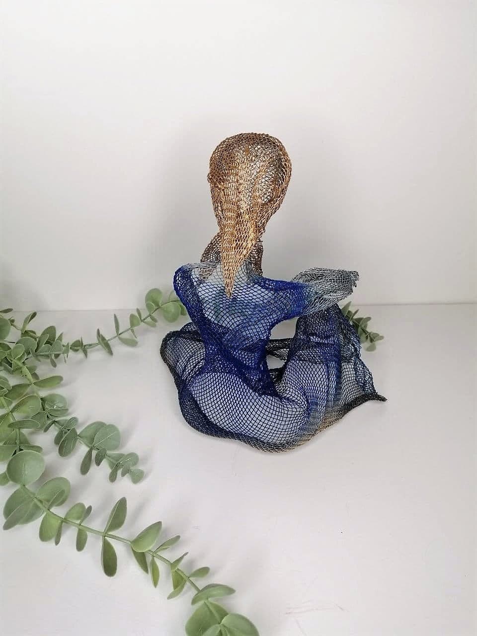 3D Metal-wire-mesh Sculpture of a Woman in Blue & Gold | Golden Female ...