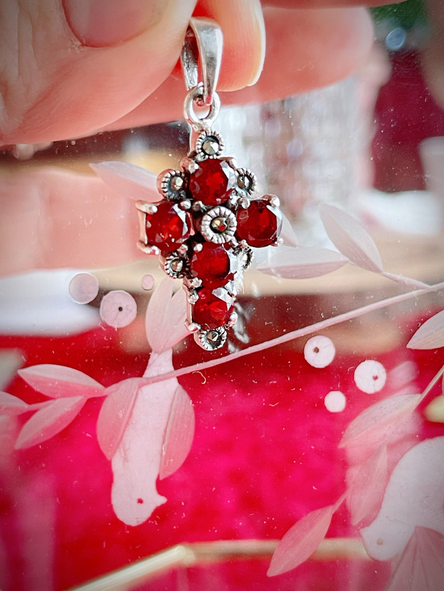 ヴィンテージ 東ヨーロッパ ガーネットとシルバー クロス ペンダント