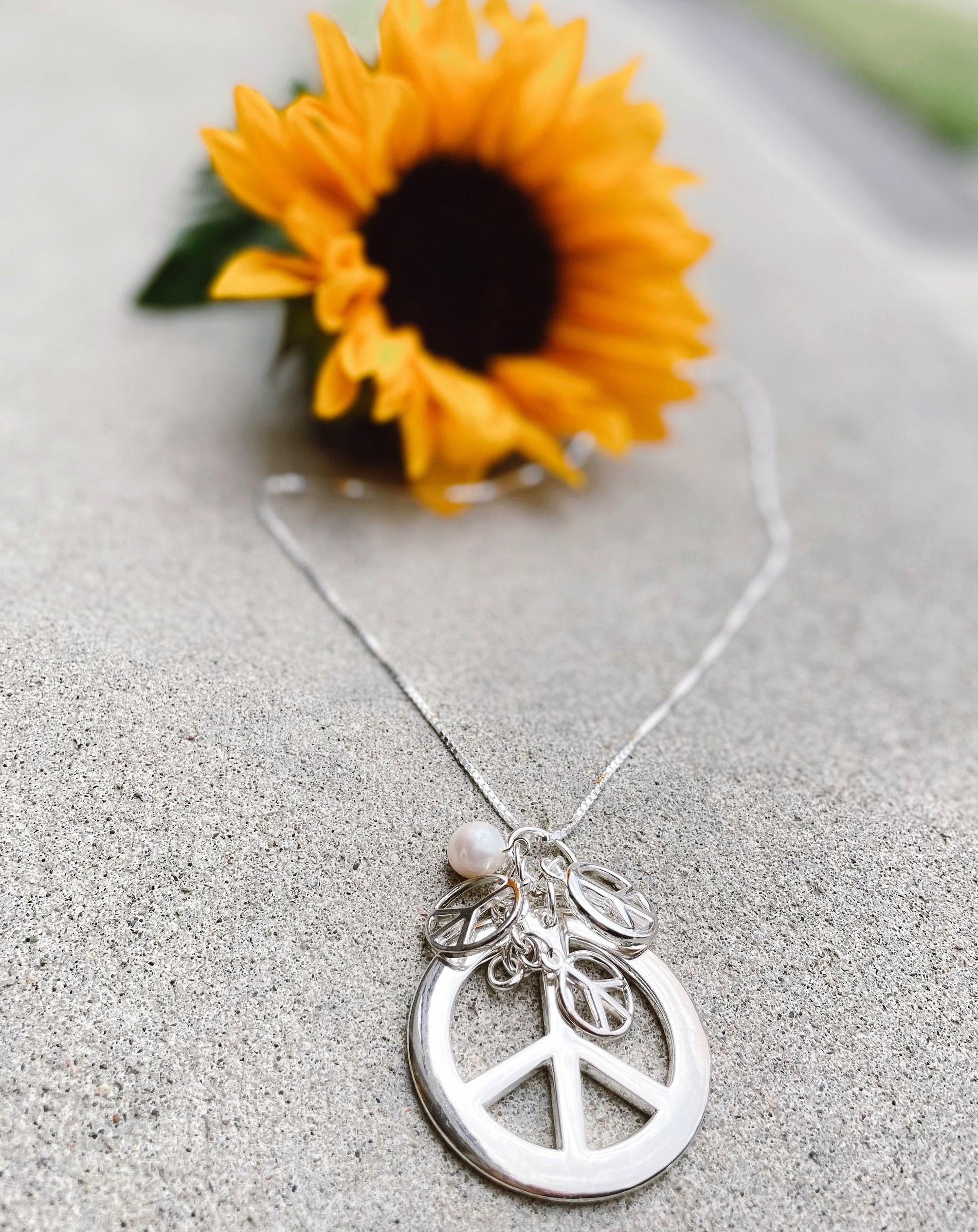 Collana con pendente a forma di simbolo della pace multiplo e perle in argento sterling – Gioiello di tendenza - Italia