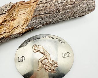 Hebilla de cinturón de trofeo vintage Western 1980, campeón de rodeo de escuela secundaria