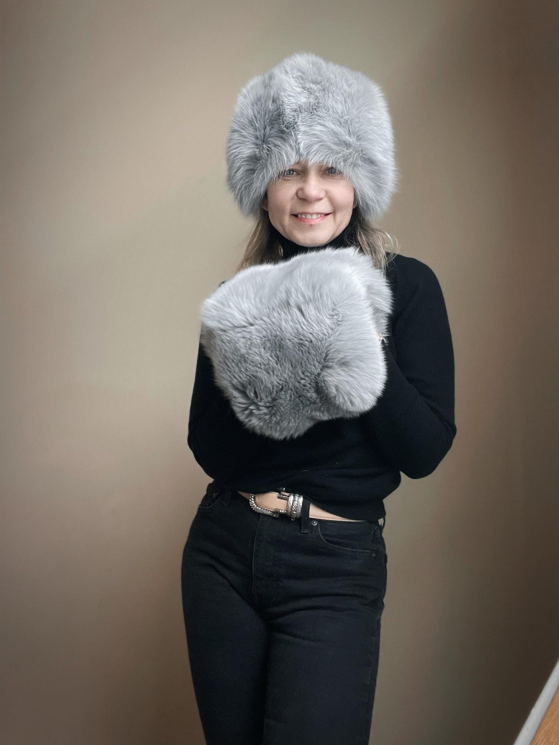 Vintage Luxurious Genuine Grey Fox Fur Hat and Hand Warmer  display picture 3