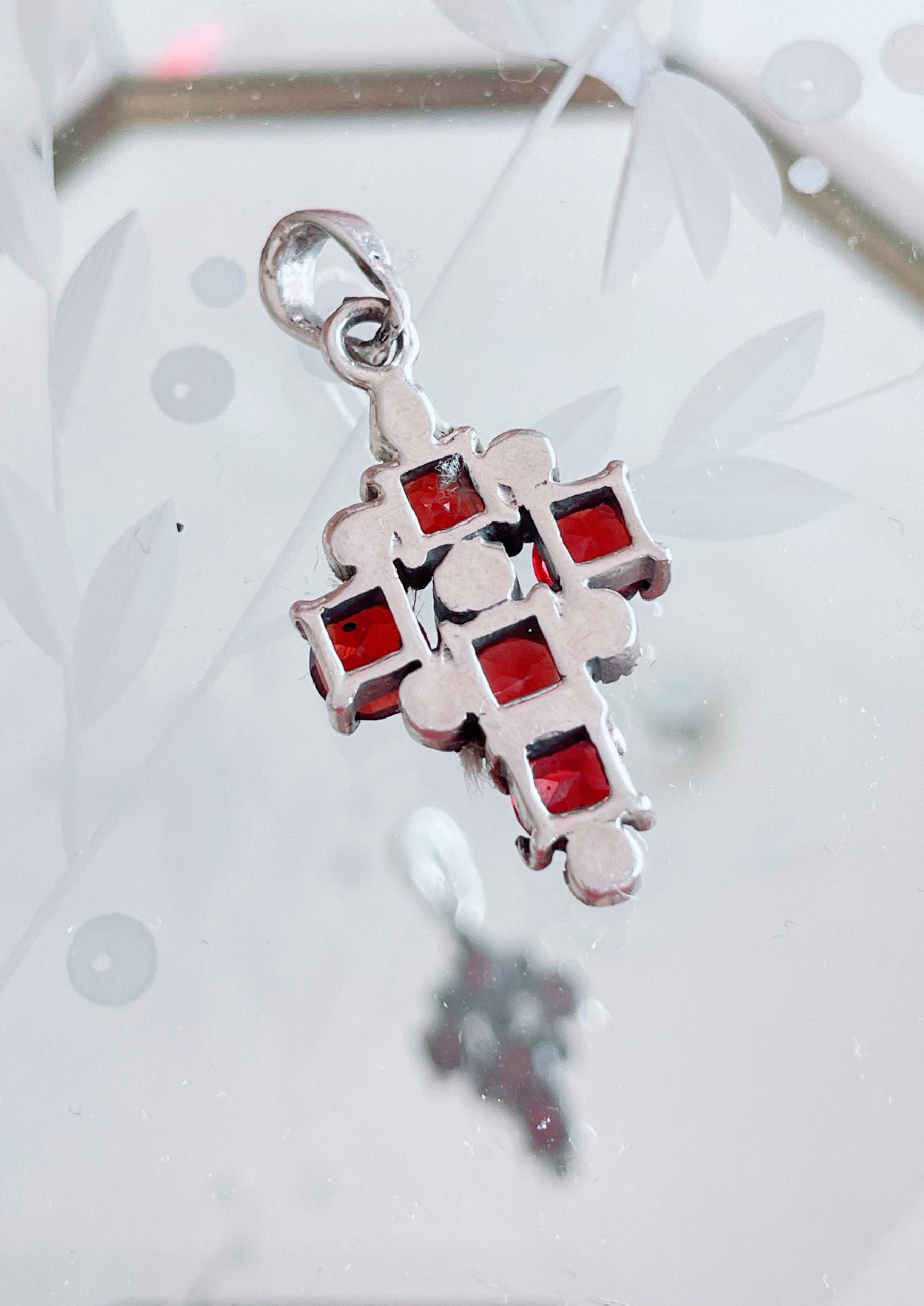 ヴィンテージ 東ヨーロッパ ガーネットとシルバー クロス ペンダント
