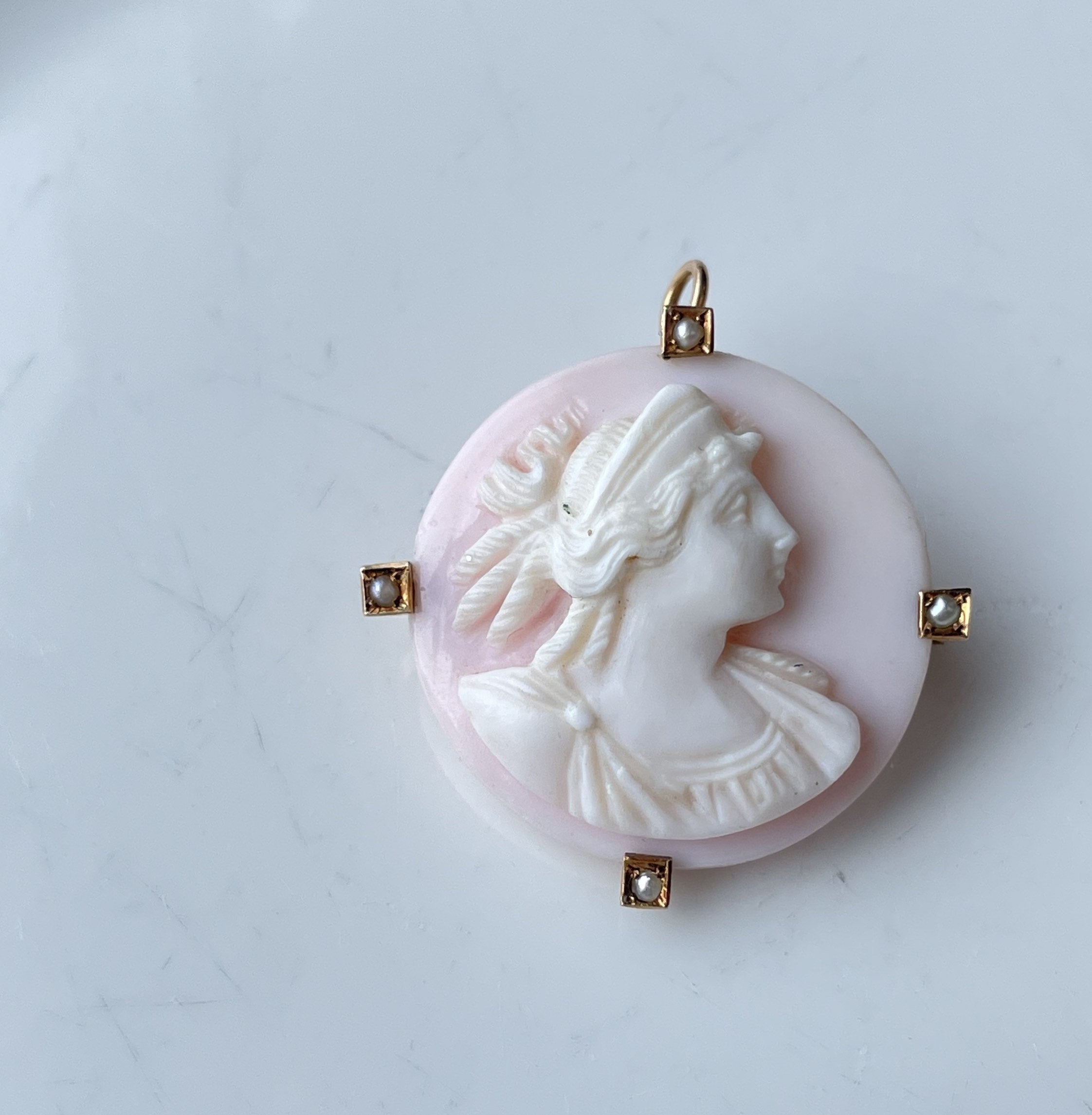 Portrait of a woman Cameo set in gold and pearls in its case - Ref